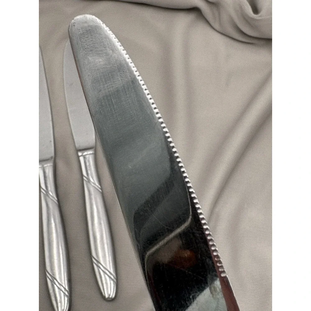 Set of 5 FOUR Oneida RISOTTO Dinner Knives 9 1/4